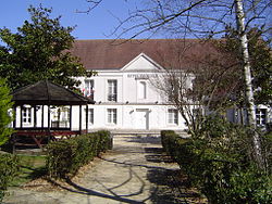 Lognes (entrée de l'ancien hôtel-de-ville)